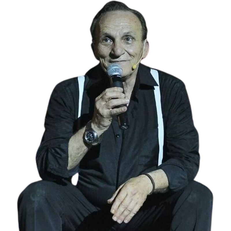 Mario Conte con il microfono